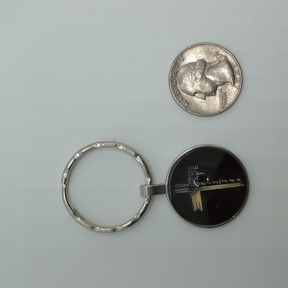 Round Cross Scripture keychain - Picture 4 of 4